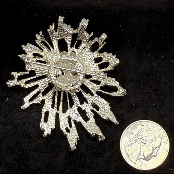 Vintage Aurora Borealis Rhinestone Starburst Brooch Mid Century Costume jewelry - Picture 2 of 2